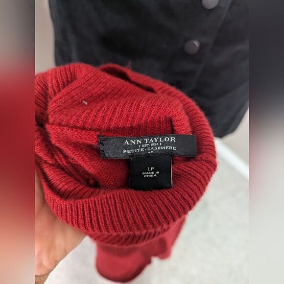 Ann Taylor Red cashmere turtleneck size Large Petite - Picture 2 of 6